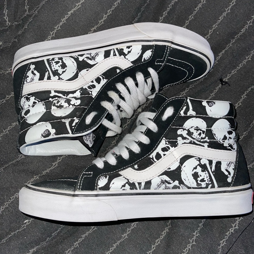 VANS OLD SCHOOL SK8-HI SKULL AND CROSSBONES 8M 9.5W *FIRM*